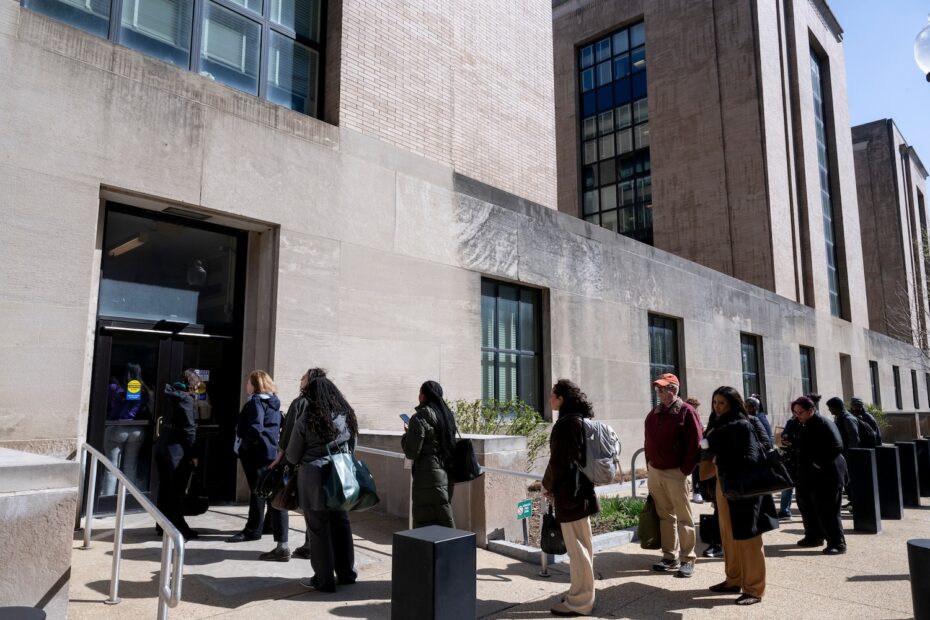 Mass Layoffs Begin at HHS, Some Employees Turned Away After Showing Up to Work